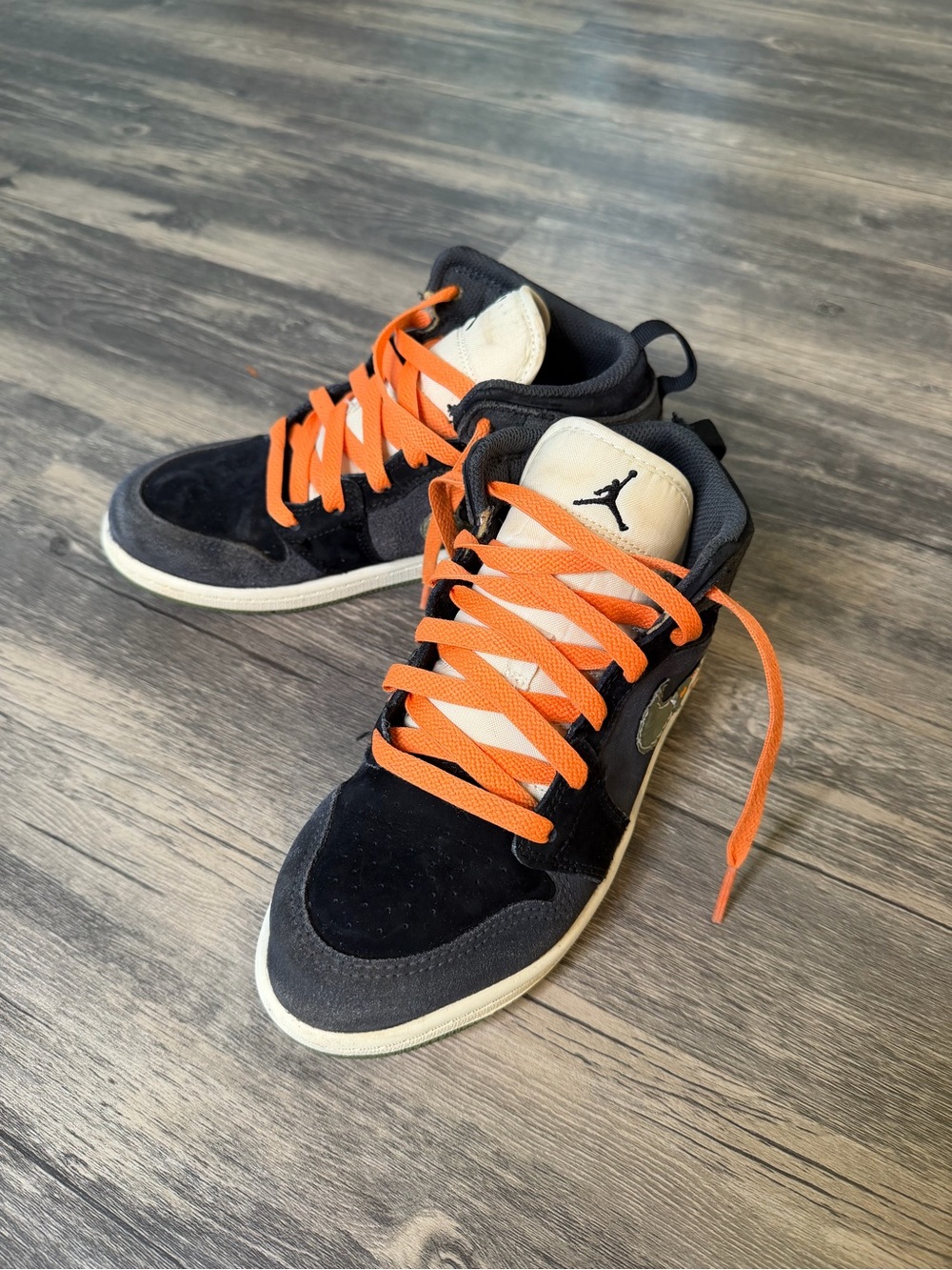 Nike Air Jordan 1 Mid SE GS 3Y Black Olive Orange FD9094-003 Sneakers Youth
